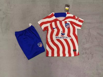 Fußball Trikotsatz Atletico Madrid 2021/22 Heimtrikot in rot mit Aufdruck Savić 15